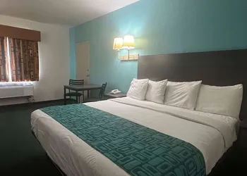 Howard Johnson by Wyndham Galveston hotel thumbnail 6