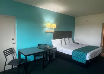 Howard Johnson by Wyndham Galveston hotel thumbnail 8