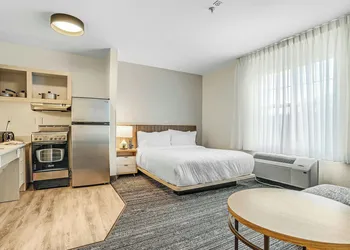 MainStay Suites hotel thumbnail 4