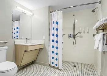 MainStay Suites hotel thumbnail 5