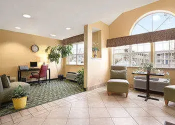 Days Inn & Suites by Wyndham Lafayette IN hotel thumbnail 2