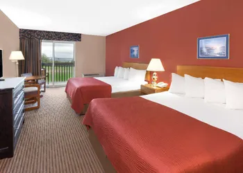Super 8 by Wyndham St. Ignace hotel thumbnail 3