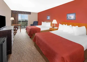 Super 8 by Wyndham St. Ignace hotel thumbnail 8