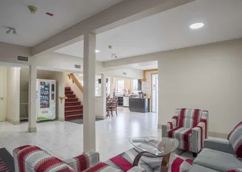 Ramada by Wyndham 100 Mile House hotel thumbnail 6