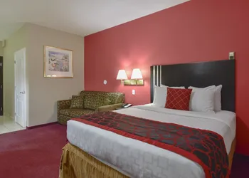 Ramada by Wyndham 100 Mile House hotel thumbnail 8