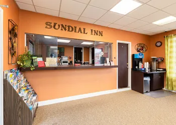 Sundial Inn hotel thumbnail 2