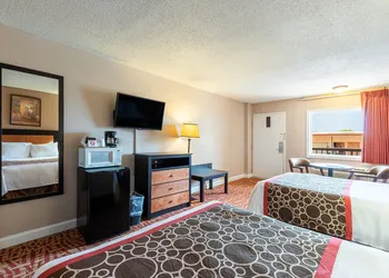 Sundial Inn hotel thumbnail 5