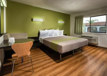 Motel 6 Canoga Park, CA hotel thumbnail 4