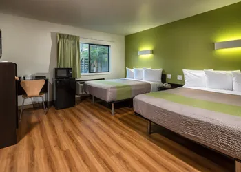Motel 6 Canoga Park, CA hotel thumbnail 8