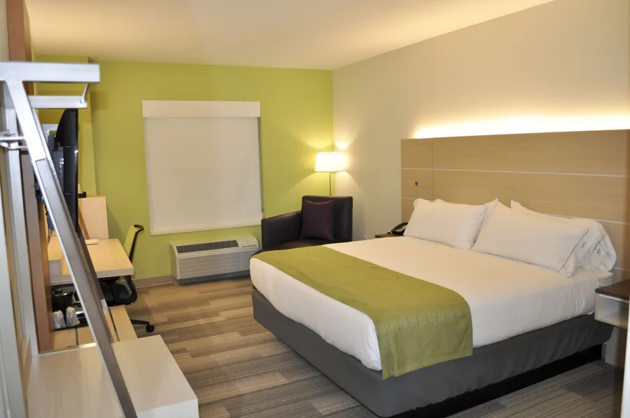Holiday Inn Express & Suites Price by IHG hotel detail image 6