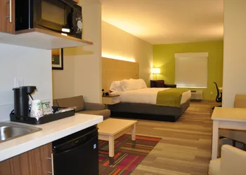 Holiday Inn Express & Suites Price by IHG hotel thumbnail 7