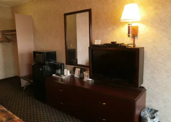 Richmond Inn & Suites hotel thumbnail 6