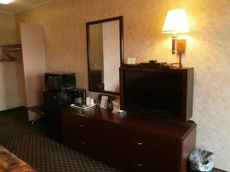 Richmond Inn & Suites hotel detail image 6