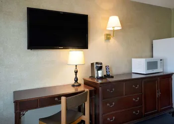 Thriftlodge by Wyndham Regina North hotel thumbnail 4