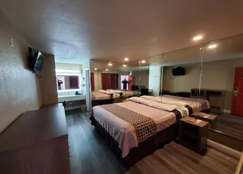 River Inn Motel hotel thumbnail 3