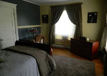 The Queen of the Catskills B&B hotel thumbnail 3