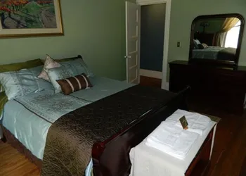 The Queen of the Catskills B&B hotel thumbnail 6