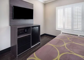 Super 8 by Wyndham North Hollywood hotel thumbnail 5