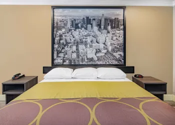 Super 8 by Wyndham North Hollywood hotel thumbnail 7