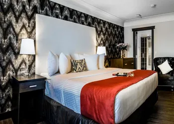 Best Western Plus Village Park Inn hotel thumbnail 4
