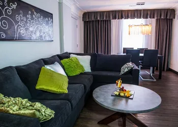 Best Western Plus Village Park Inn hotel thumbnail 6