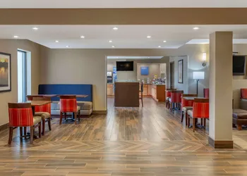 Comfort Inn & Suites Rochelle - Dekalb hotel thumbnail 2