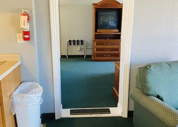 Travelers Place Inn & Suites hotel thumbnail 3