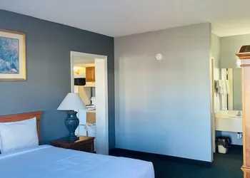 Travelers Place Inn & Suites hotel thumbnail 4