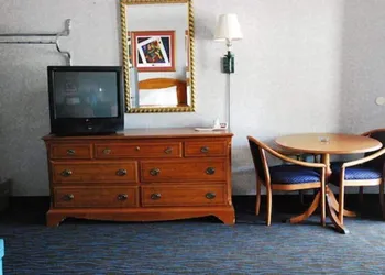 Chief Motel hotel thumbnail 6