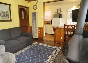 Hillcrest Suites & Cabins hotel thumbnail 8