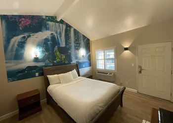 Escondido Inn hotel thumbnail 5