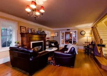 Strawberry Valley Inn hotel thumbnail 2