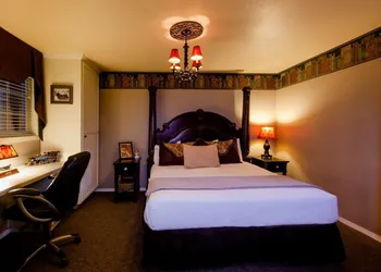 Strawberry Valley Inn hotel thumbnail 3