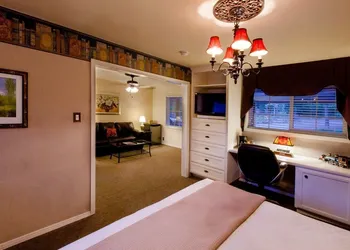 Strawberry Valley Inn hotel thumbnail 8