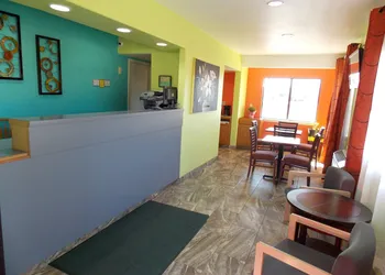 Apex Inn hotel thumbnail 3