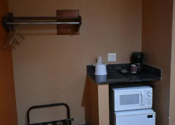 Apex Inn hotel thumbnail 7