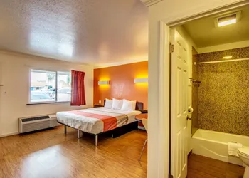 Motel 6 Manteca, CA hotel thumbnail 3
