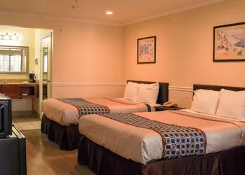 Country Inn hotel thumbnail 6