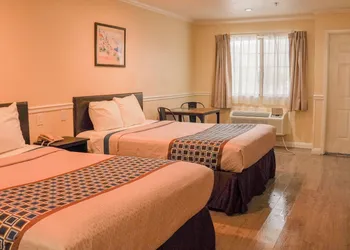 Country Inn hotel thumbnail 7