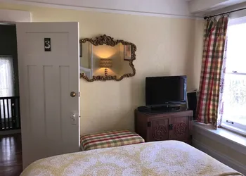 Fisher House Victoria Bed and Breakfast hotel thumbnail 7