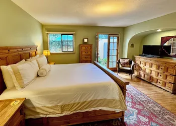 Blue Iguana Inn hotel thumbnail 6