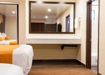 Redondo Pier Inn hotel thumbnail 6