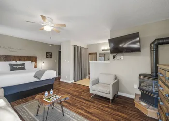 Resthaven Tahoe hotel thumbnail 3