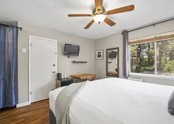 Resthaven Tahoe hotel thumbnail 4