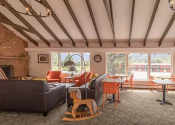 Discovery Lodge hotel thumbnail 2