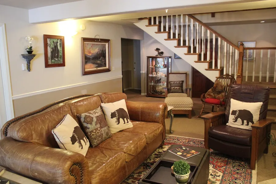 Black Bear Manor hotel detail image 2