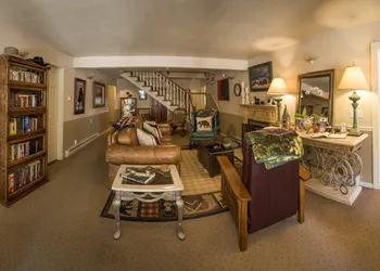 Black Bear Manor hotel thumbnail 4