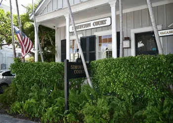 Simonton Court Historic Inn & Cottages hotel thumbnail 2