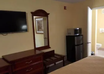 Loyalty Inn Hawkinsville hotel thumbnail 3