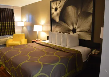 Super 8 by Wyndham Madison hotel thumbnail 3